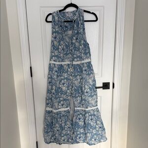 Chic Blue Floral Maxi Dress